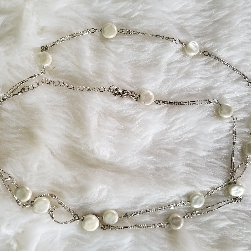 Timeless pearlescent & silver necklace
